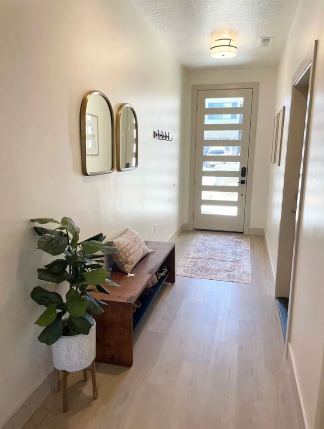 Building Photo - 960 Heritage Dr