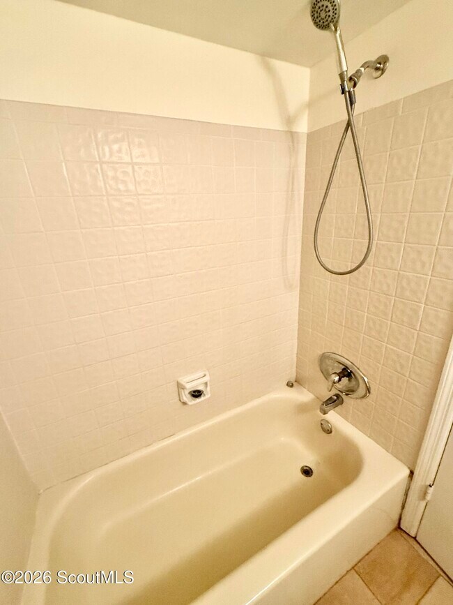 Building Photo - 227 Walmar Grove