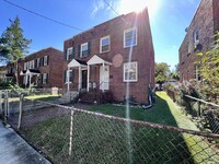 Building Photo - 3327 Dubois Pl SE