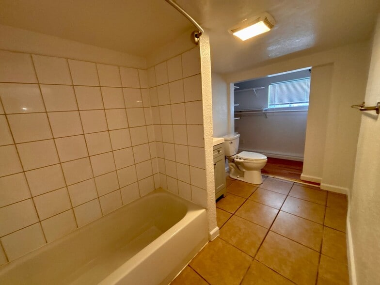 Building Photo - 1941 Chestnut St