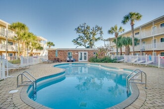 Building Photo - Stylish Condo in Waterfront Bayview Terrace – Updated Interiors, In-Unit Washer/Dryer, Access to ...