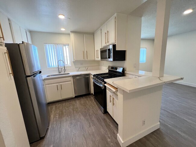 Interior Photo - can372