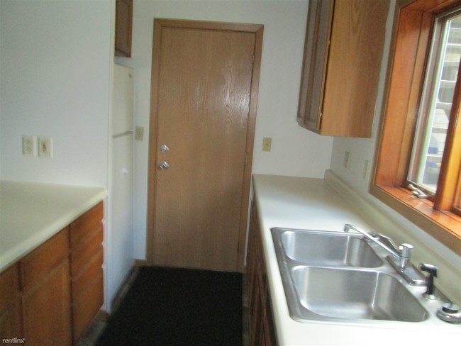 Building Photo - 2 br, 1 bath Apartment - 525 Oxford St