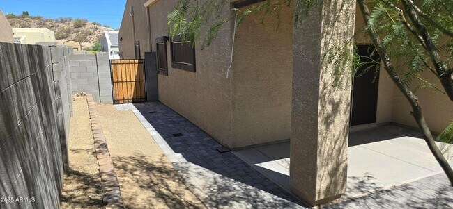 Building Photo - 701 Dylan Ct