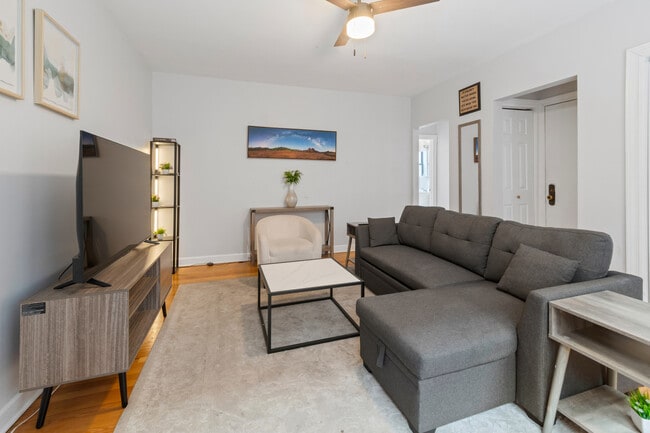 Building Photo - 6441 N Hamilton Ave