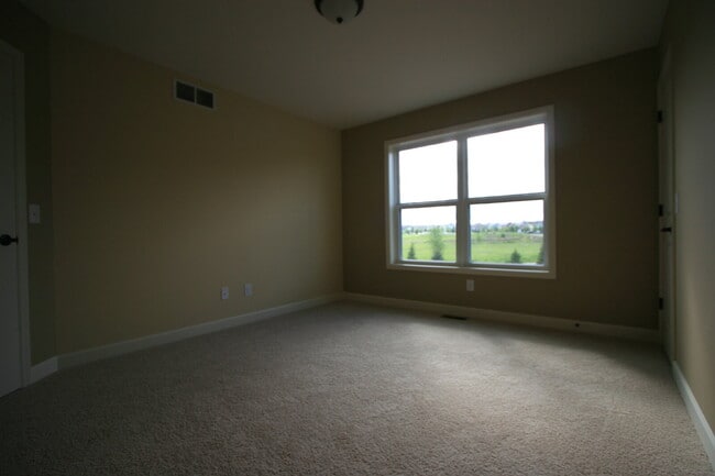 Building Photo - Stunning 5BR/3.5BA Single Family Home w/ 3...