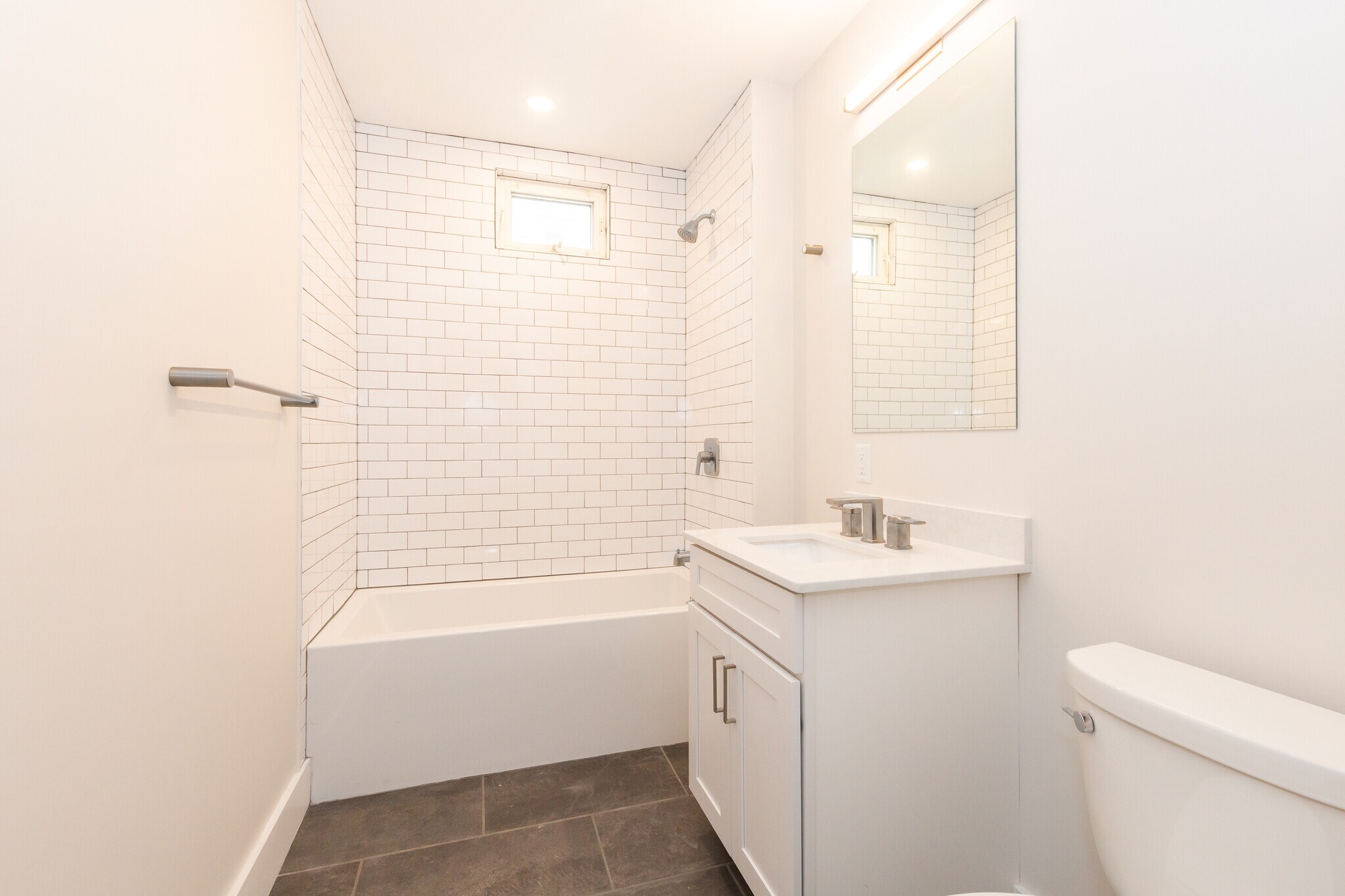 Building Photo - 22 Clary St