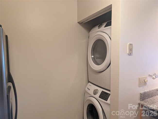 Building Photo - 943 Southwest Dr