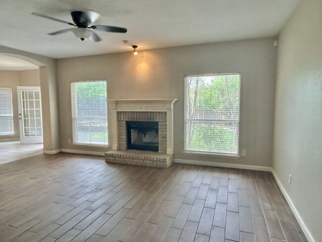 Building Photo - $350 OFF FIRST MONTH'S RENT IF YOU MOVE IN...