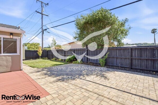 Building Photo - 1109 Ridgewood Dr