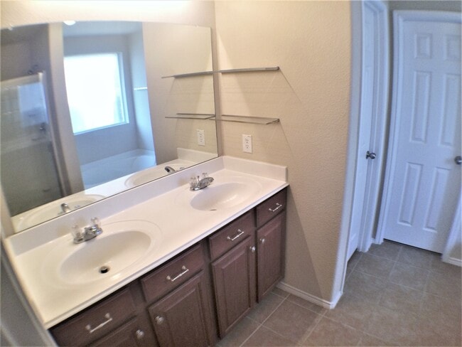 Building Photo - Great 3 Bedroom 2 Bath in Denton!