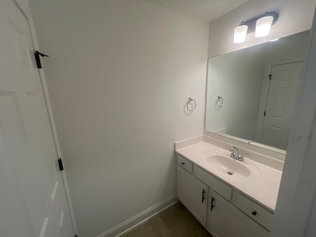 Building Photo - 312 Traywick Pl