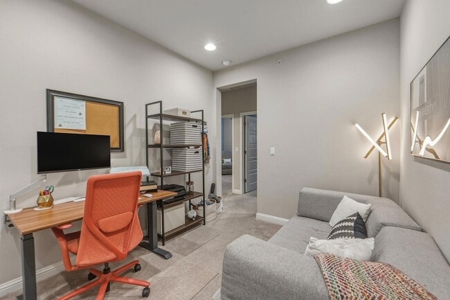 Building Photo - 6814 E Riverside Dr