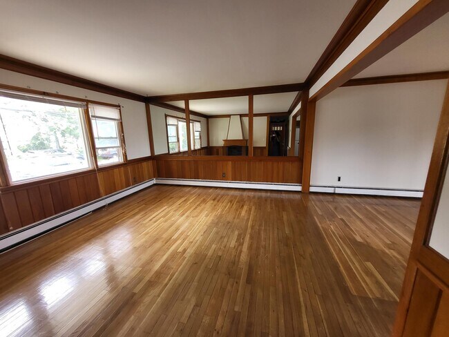 Building Photo - 38 Hillside Ave