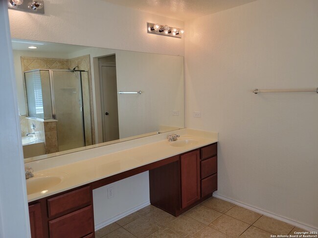 Building Photo - 10919 Fox Crest