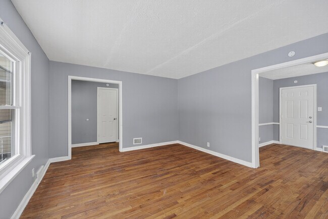 Building Photo - Updated 3-bed Home By Wes Montgomery Park