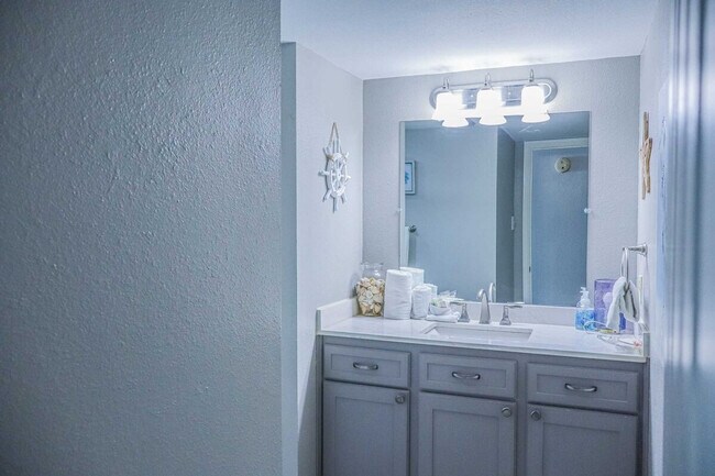 Building Photo - 5605 Gulf Blvd