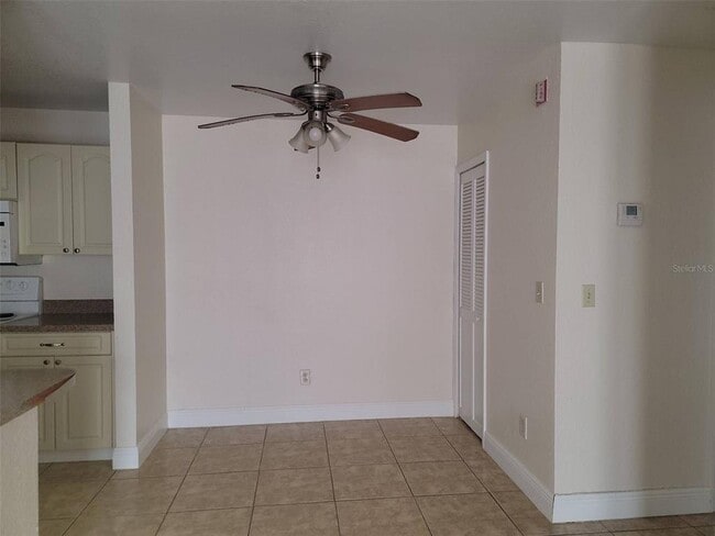 Building Photo - 2550 N Alafaya Trail