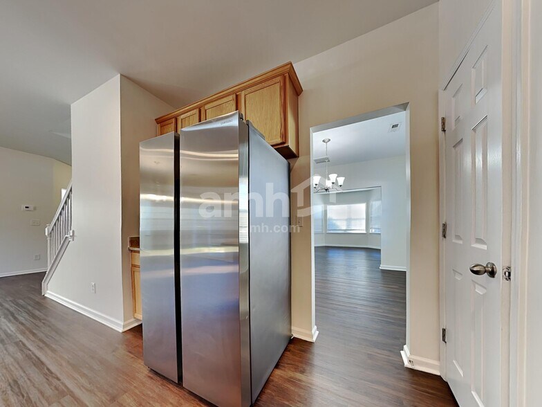 Building Photo - 7207 Tanners Creek Dr