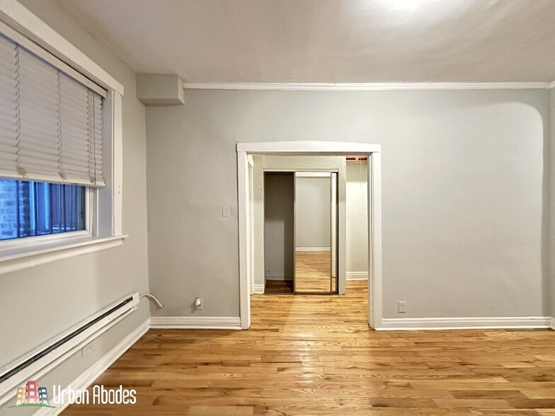 Building Photo - 515 W Melrose St