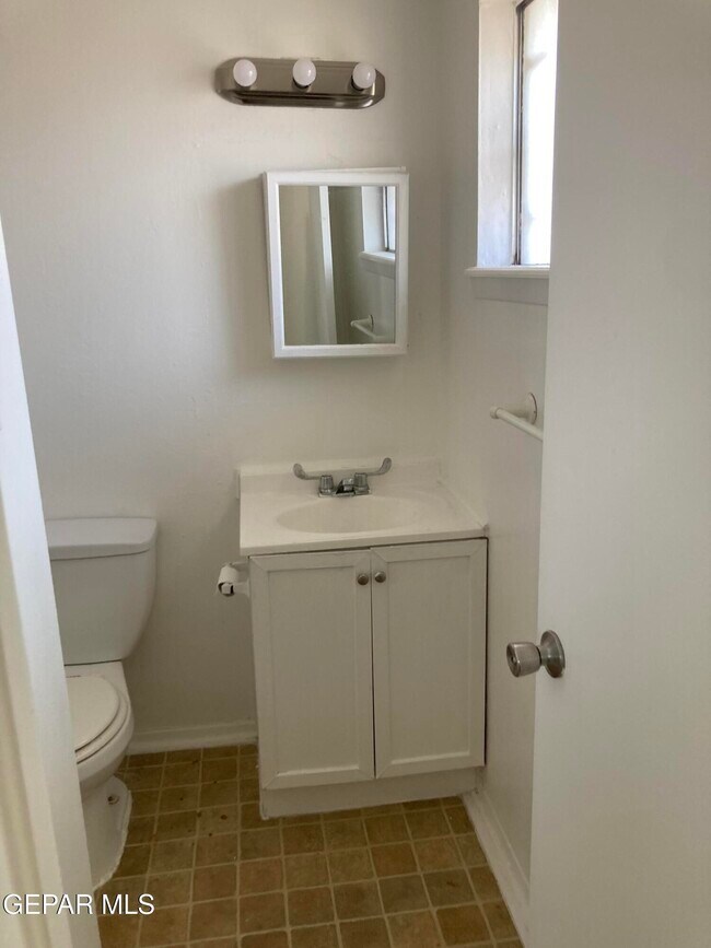Building Photo - 2105 Villa Plata Dr
