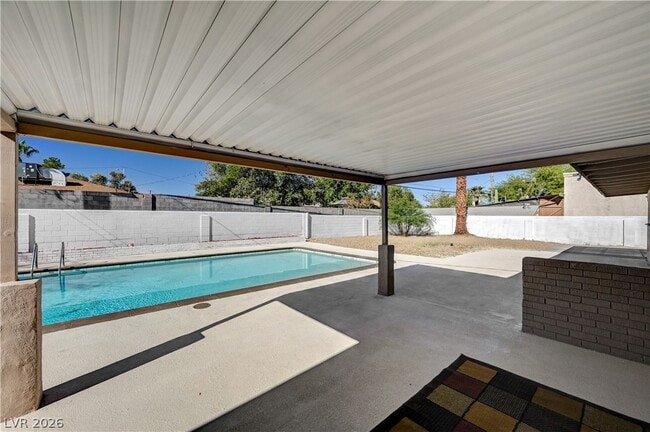 Building Photo - 1799 Valley Dr