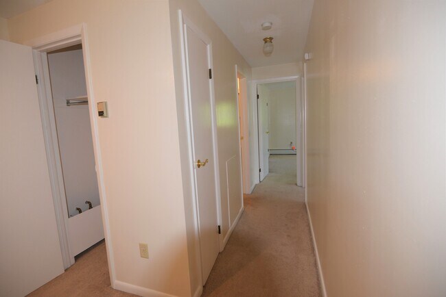 Building Photo - 426 Winthrop Dr