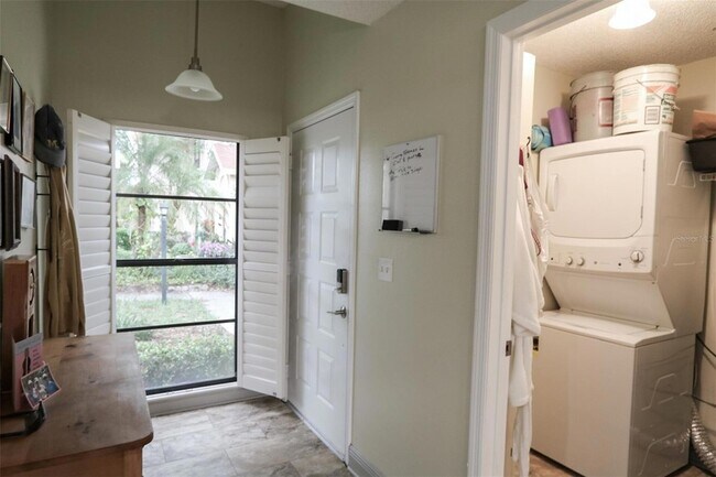 Building Photo - 323 Knottwood Ct