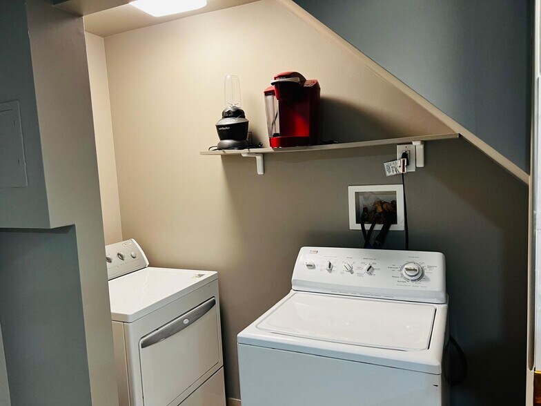 Building Photo - 2175 Forman Ct