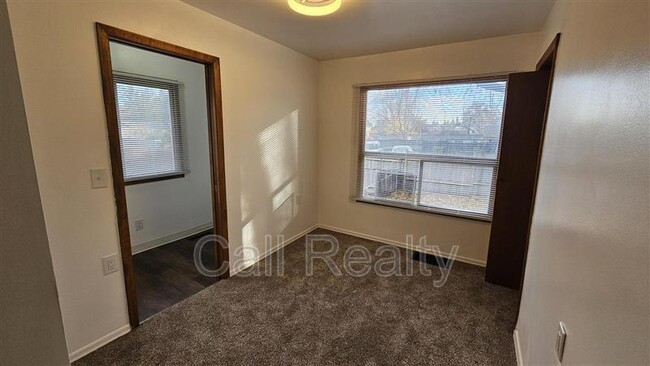 Building Photo - 12019 E Valleyway Ave