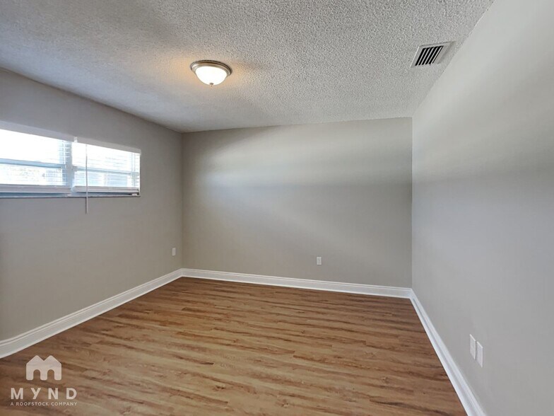 Building Photo - 6339 Langston Ave