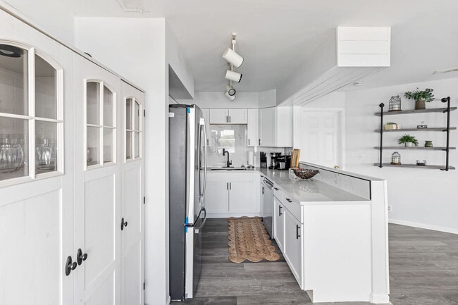 Building Photo - 301 S Front St