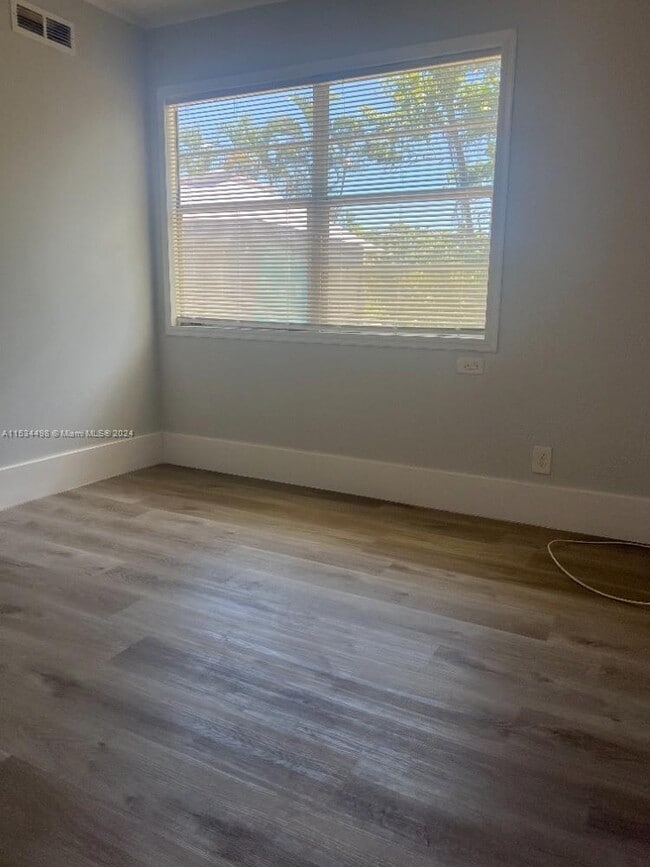 Building Photo - 754 Date Palm Dr