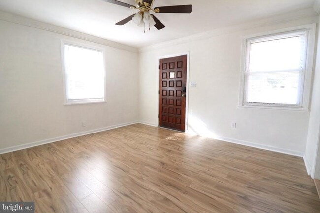 Building Photo - 407 N Horners Ln