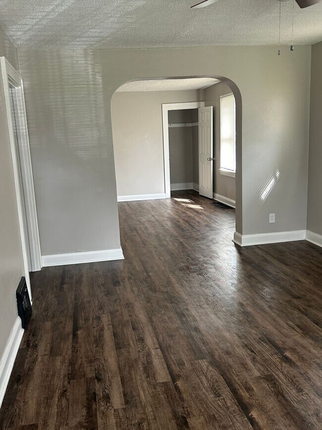 Building Photo - Updated 2/3 Bedroom Bedroom Austintown Home for Rent