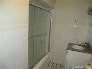 Building Photo - 323 Peninsula Blvd