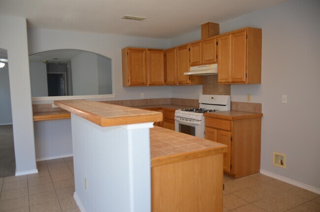 Building Photo - 520 Gandara Dr