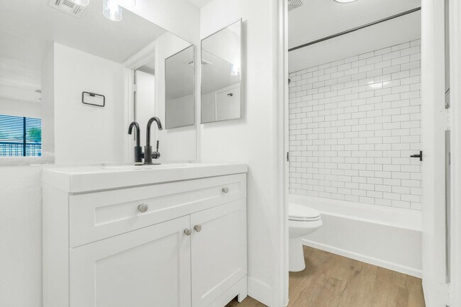 Building Photo - FANTASTIC 1 BEDROOM FOR LEASE