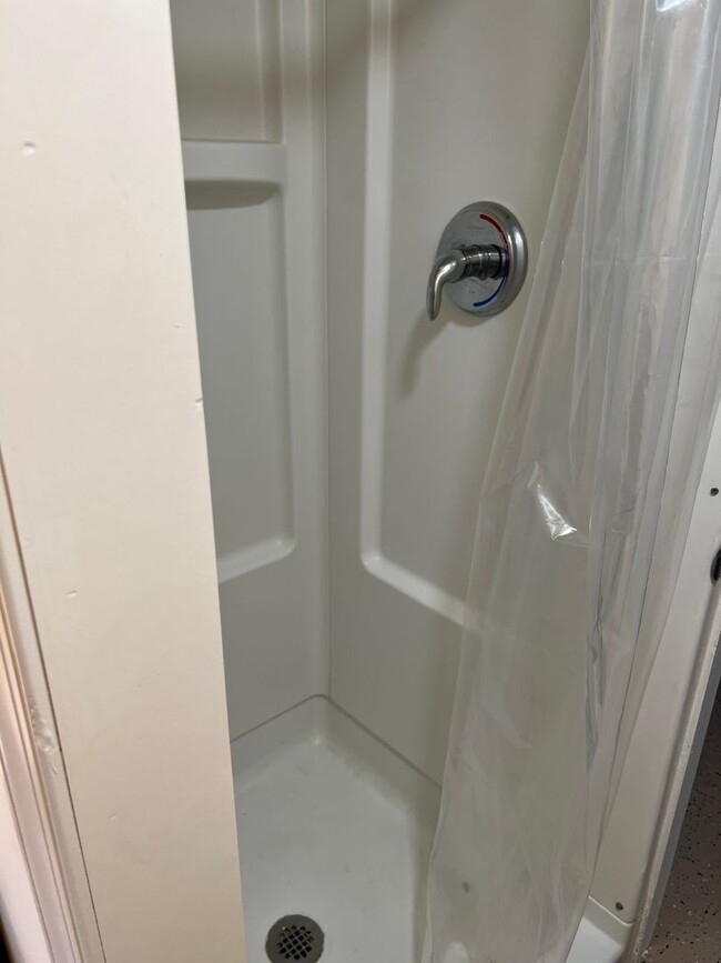 Building Photo - Lovely Split Level Close to Walter Reed, N...