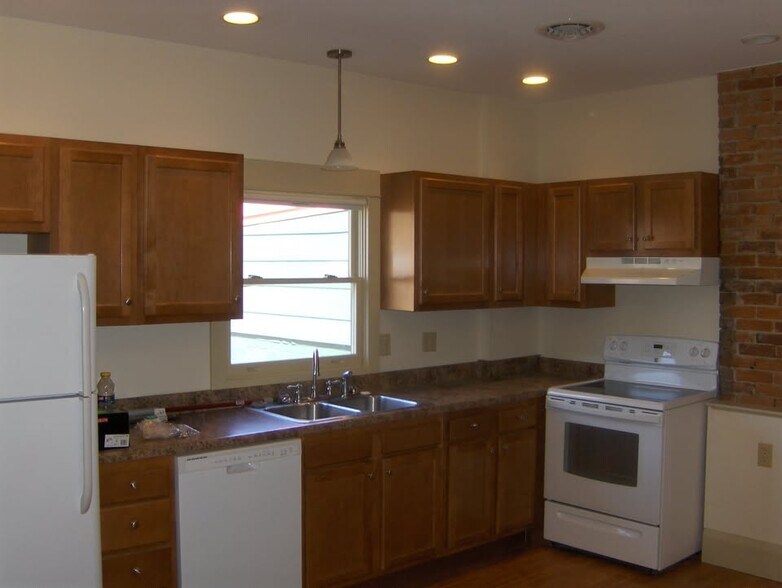 Building Photo - 2215 Market St