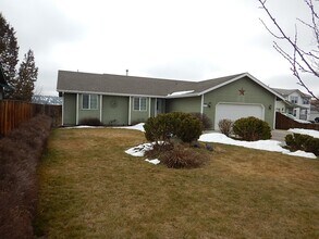Building Photo - Home on Large Lot Overlooking Barnes Butte...
