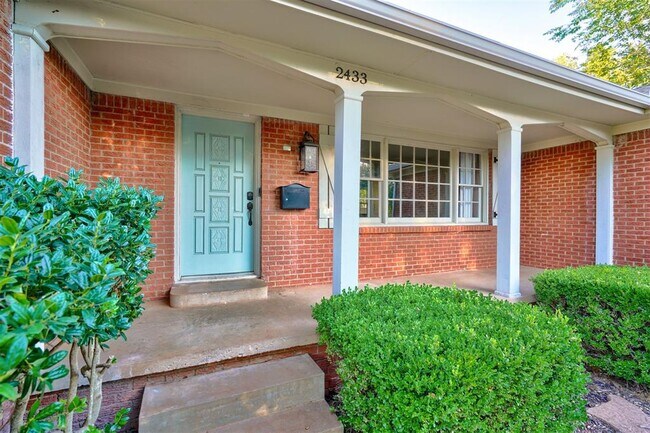 Building Photo - 2433 Gladstone Terrace