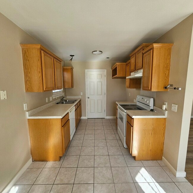 Building Photo - 2505 SW Choctaw St