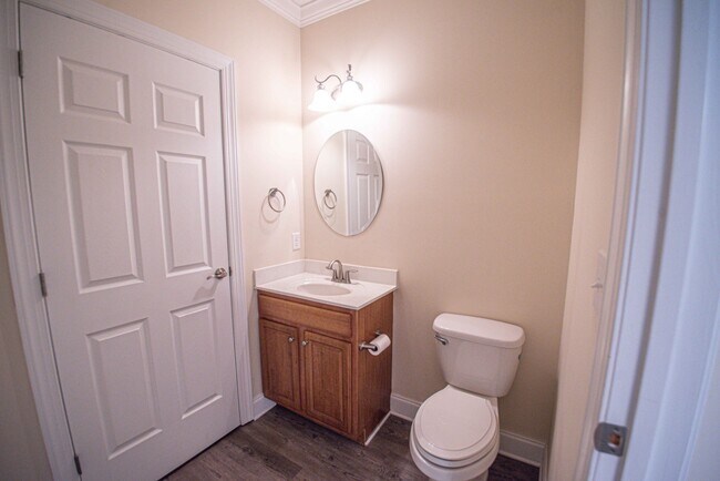 Building Photo - 614 N Center St