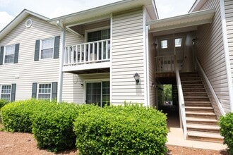 Building Photo - 2 Bed, 1 Bath Condo off Wendover Ave Greensboro, NC