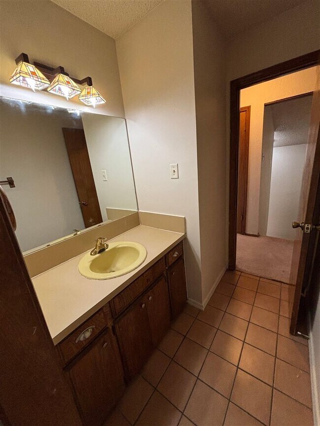 Building Photo - 901 NE Tortoise Dr