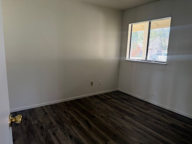 Building Photo - Remodeled 3 bedroom 2 bath house in Citrus Heights HUGE YARD