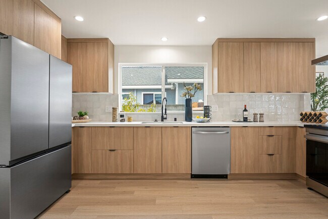 Building Photo - Charming Remodeled Craftsman w/ Modern Finishes in LA