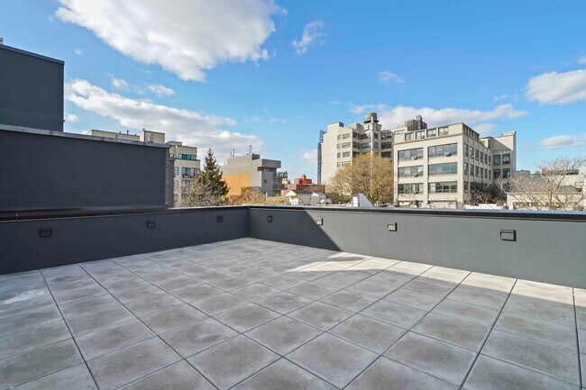 Building Photo - 45 Garnet St