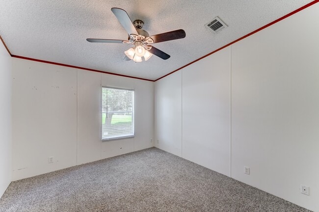 Building Photo - 418 County Rd 643